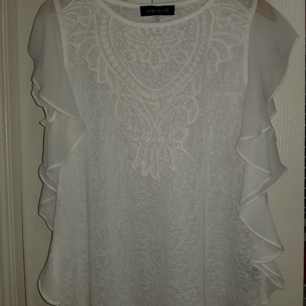 Beautiful detailed blouse.